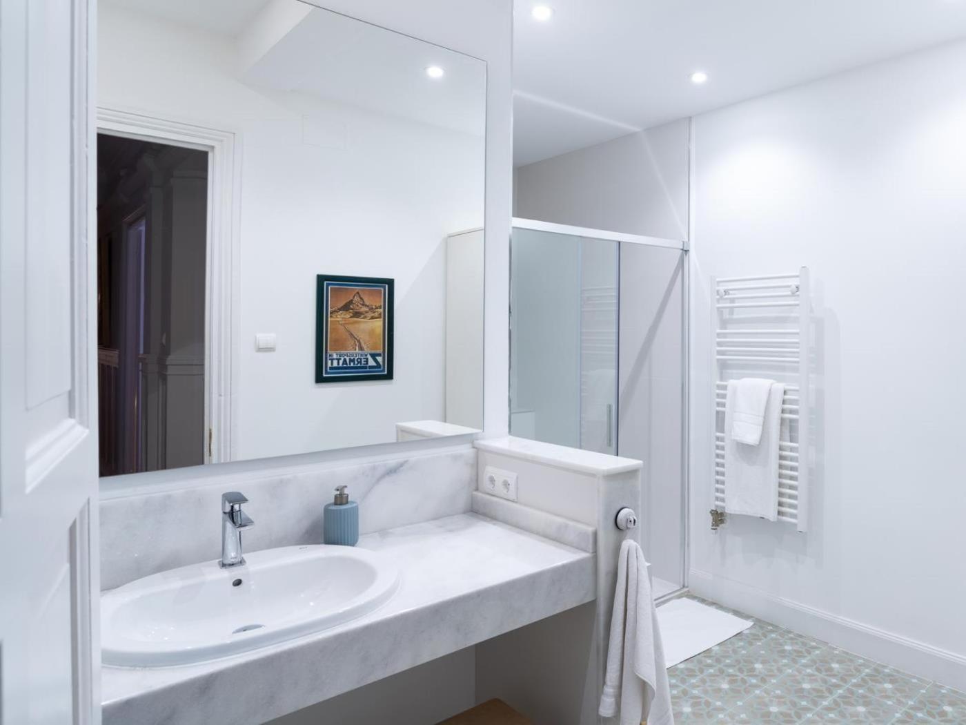 Housingleon Gaudi Suites מראה חיצוני תמונה